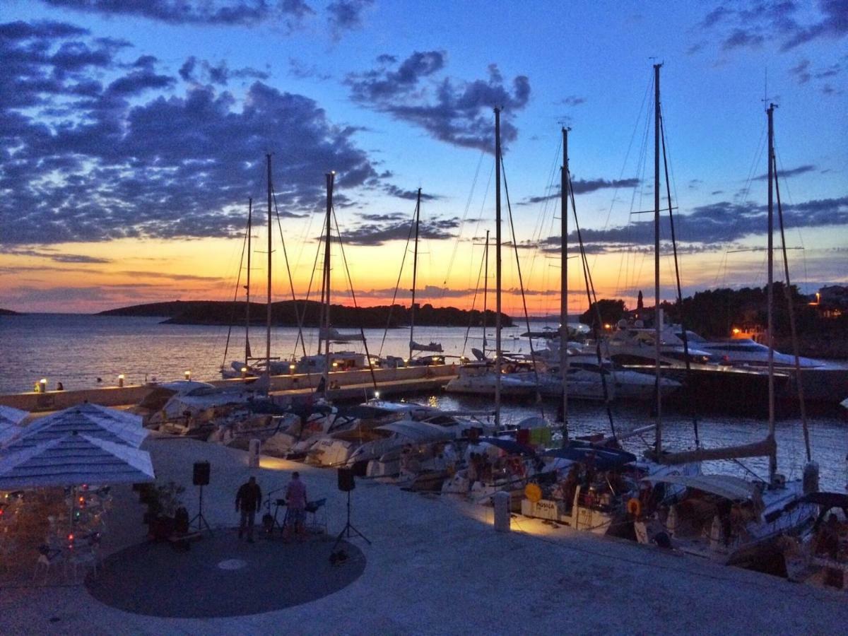Vacation House Sara&Noa Maslinica Εξωτερικό φωτογραφία